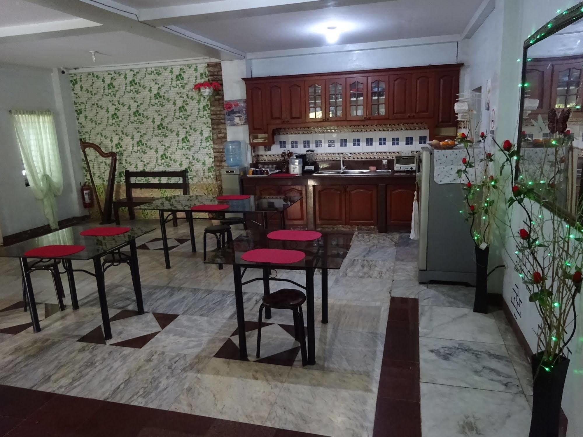 Pe'Re Aristo Guesthouse Mandaue City Exterior photo